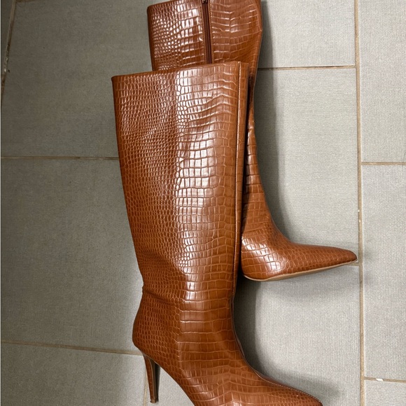 Elegant Tan Women's Boots - Picture 2 of 6